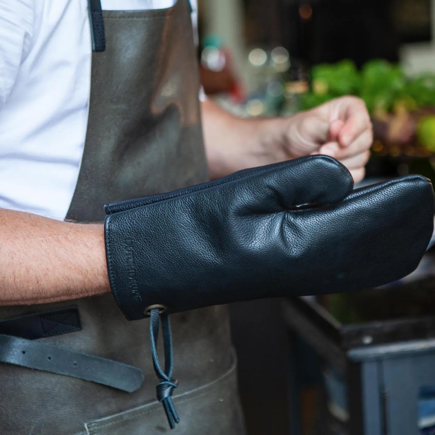 Outlet Classic Oven Glove in Classic Brown Kitchen Textiles & Clothing